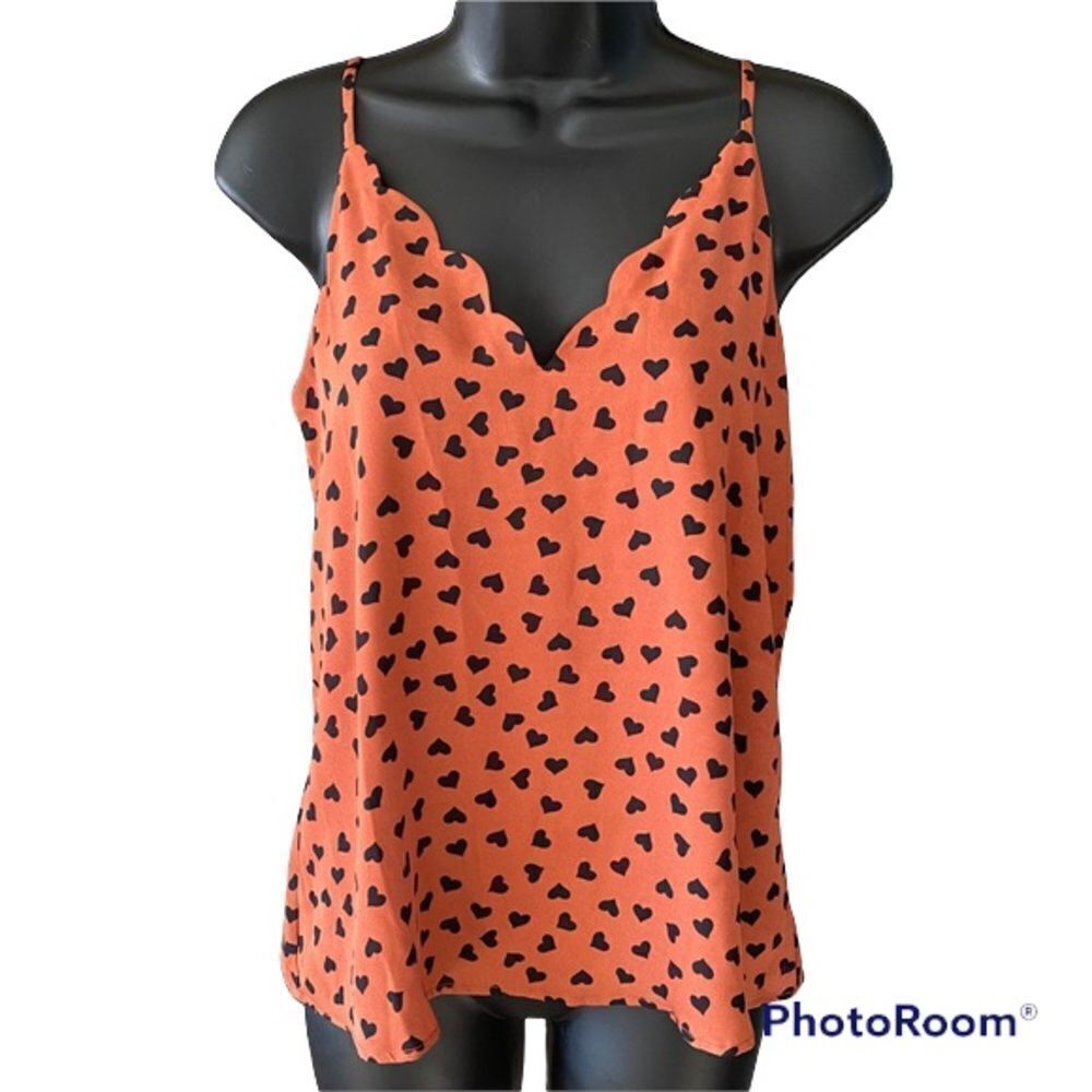 ✨ Socialite Scalloped Rust Heart Tank✨ - Picture 2 of 3